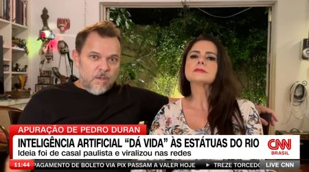 Eduardo Sardinha e uma mulher durante entrevista em ambiente residencial para matéria da CNN Brasil