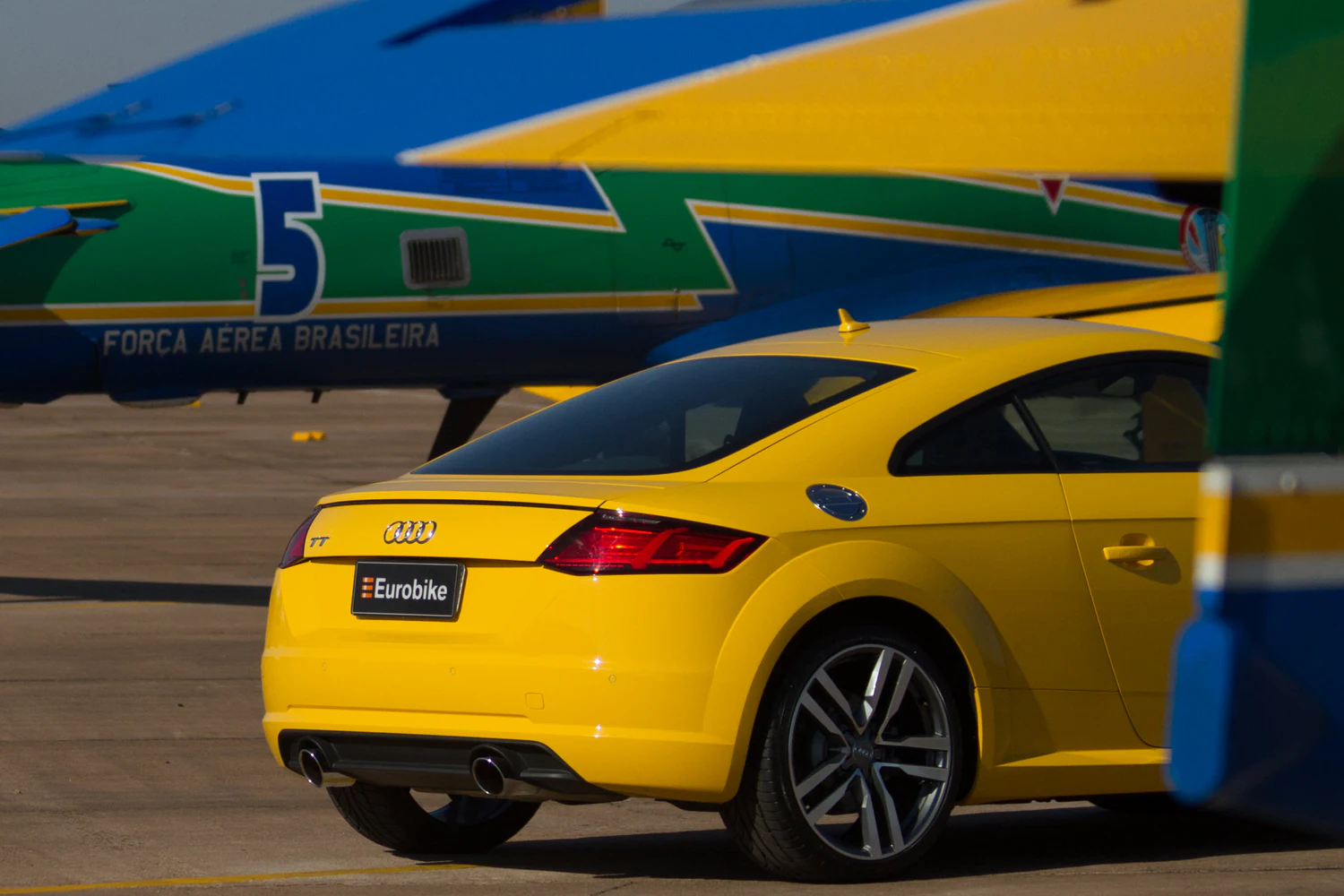 fotografia editorial eurobike audi tt e esquadrilha da fumaca 002