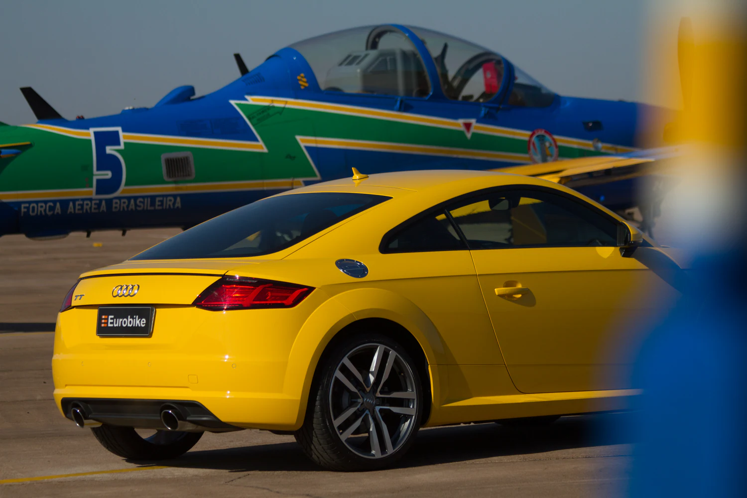 fotografia editorial eurobike audi tt e esquadrilha da fumaca 004
