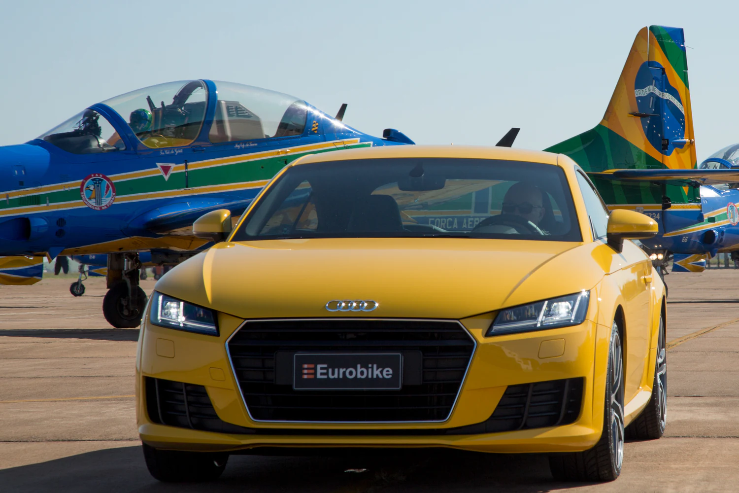 fotografia editorial eurobike audi tt e esquadrilha da fumaca 075